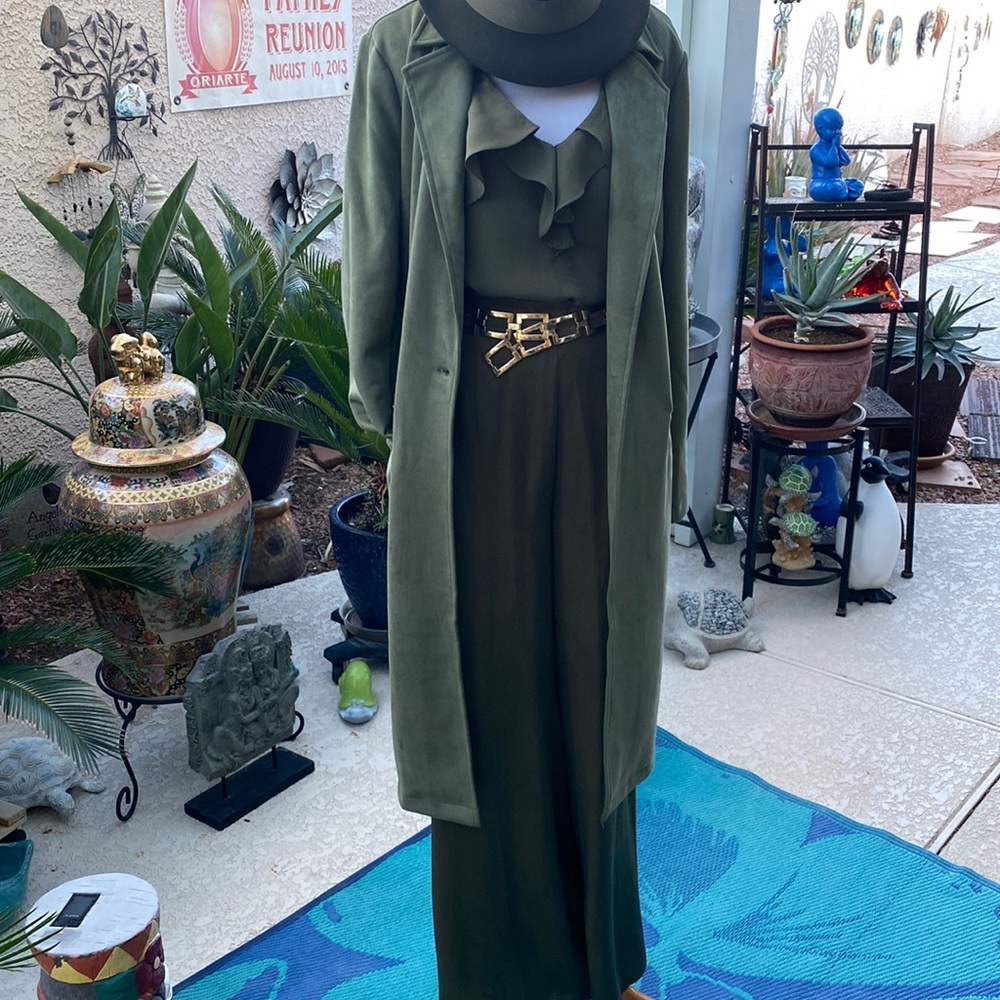💚💚2 PIECE METALLIC GREEN PANTS-N-TOP OUTFIT💚💚